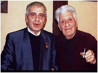 Edvard Mirzoyan (derecha) con el compositor Ruben Sarkisyan en 2011