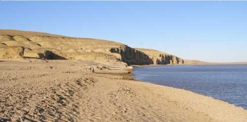 Desierto de Kyzyl Kum en orillas del Amu Daria